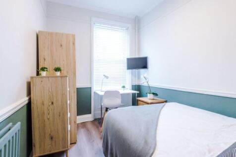 27LA - Bedroom