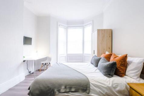 27LA - Bedroom