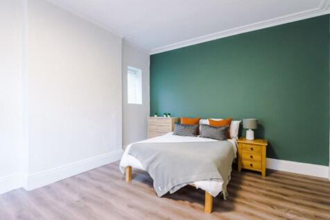 27LA - Bedroom