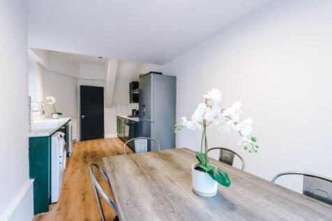 27LA - Kitchen