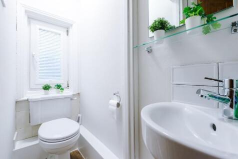 250JR - Bathroom