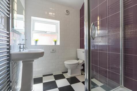 17 York Road - bathroom