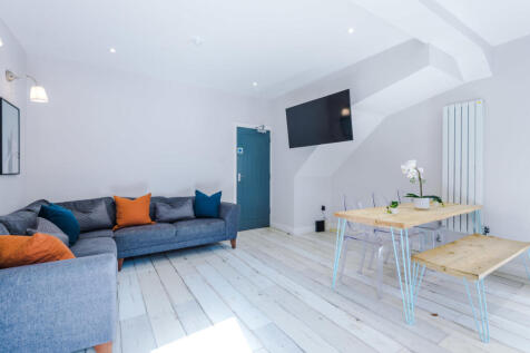 70 Langton Road Living room 5