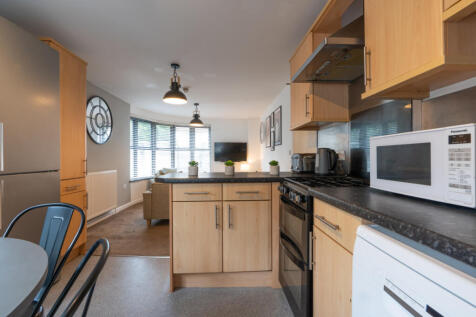 Hope Court Flat 8 kitchen 2
