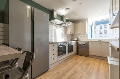 Flat 1, 123 Walter Road Kitchen 4