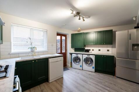 2GT - Kitchen