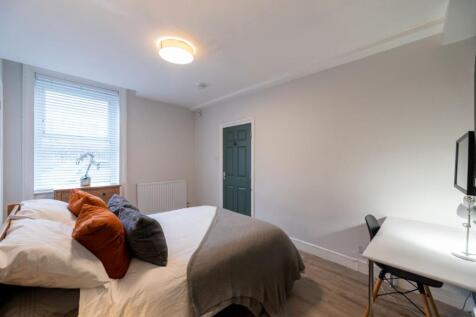 2GT - Bedroom