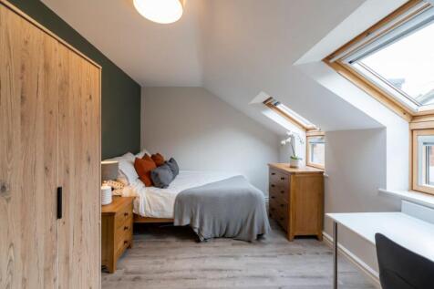 2GT - Bedroom