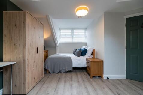 2GT - Bedroom