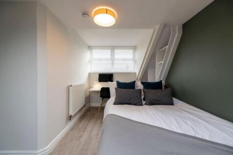 2GT - Bedroom