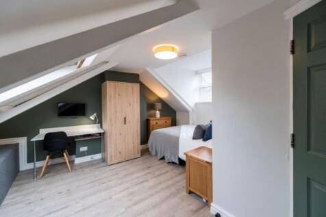 2GT - Bedroom