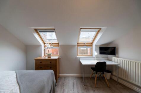 2GT - Bedroom