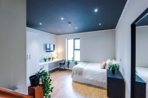 Flat 11, UNW, 7