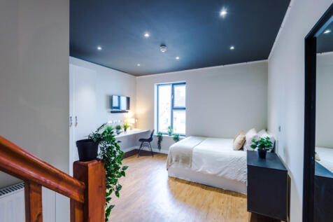 Flat 11, UNW, 6
