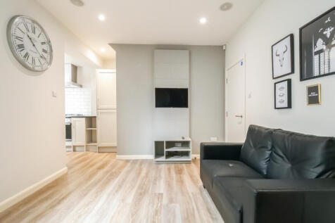 82 Ashford Street, living room 2