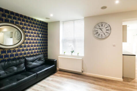 82 Ashford Street, living room 3