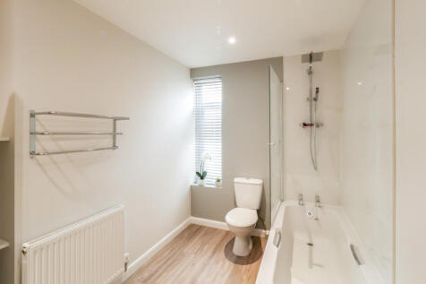 82 Ashford Street, bathroom 1