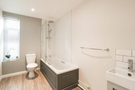 82 Ashford Street, bathroom 2