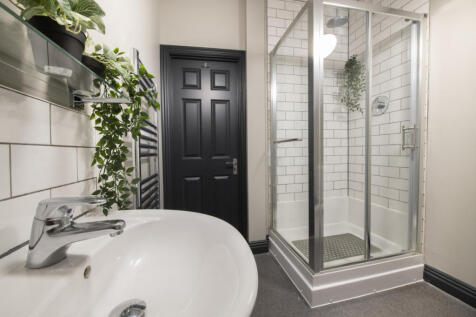 Flat X, Hosiery, Bathroom 1