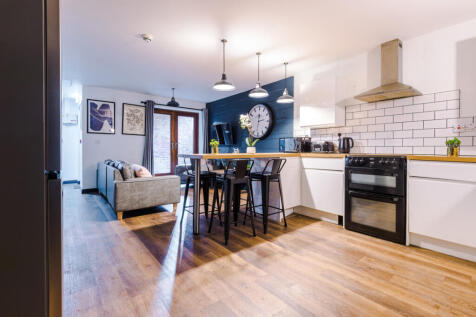 Flat 30, Shoe and Boot, Kitchen 1