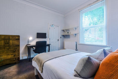 16 Buckingham Mount Bedroom 1