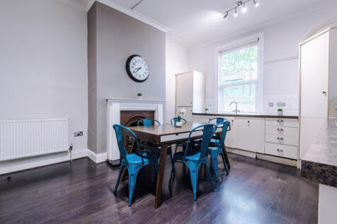 16 Buckingham Mount Kitchen 3