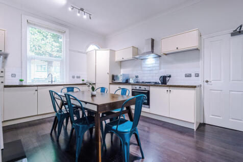 16 Buckingham Mount Kitchen 2