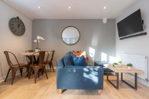 Flat E Portland Road