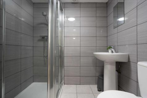 Flat E Portland Road