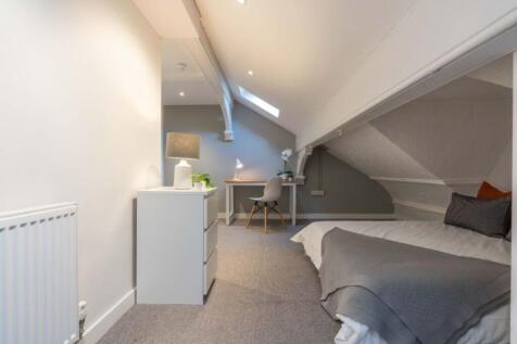 Flat E Portland Road