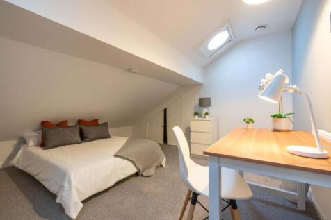 Flat E Portland Road