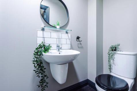 Flat V, HF, Bathroom