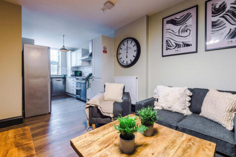 Flat V, HF, Living Room 7