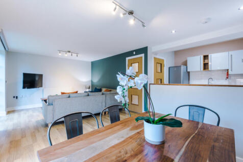 Flat 5 Shiners Yard Living room 3