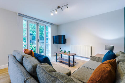 Flat 5 Shiners Yard Living room 7