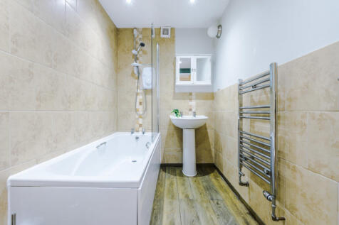 Flat 5 Shiners Yard Bathroom 3