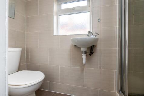 9 Manor Drive, Bathroom 1