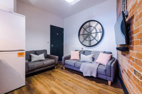 Flat 5, Shoe and Boot, Living Room 4