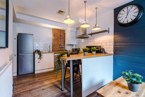 Flat 3, Shoe and Boot, Living Room 5