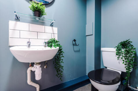 Flat 3, Shoe and Boot, Bathroom 1