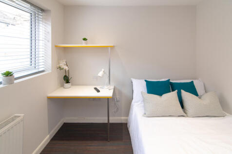 7 Queen Anne bedroom 4