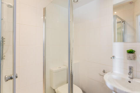 St Hilds Flat 4 bathroom 2