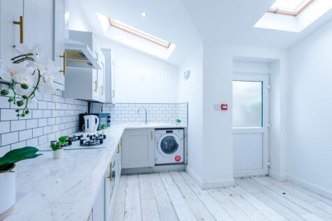 21 Gladstone Terrace kitchen 1