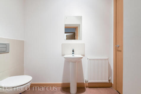 Cloakroom/wc