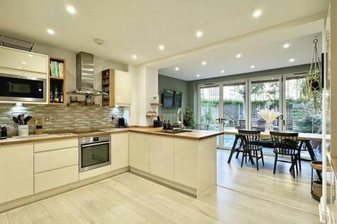 Kitchen c.jpg