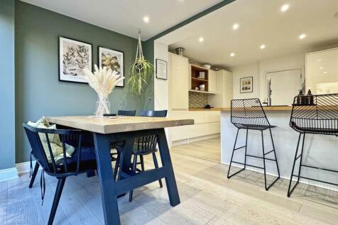 Dining Area b.jpg