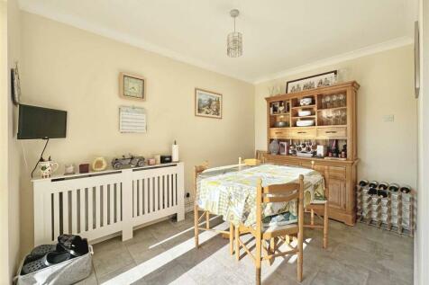 Breakfast Room.jpg