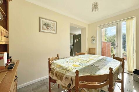 Breakfast Room b.jpg