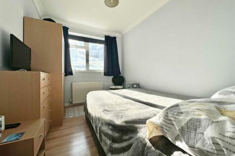 Bedroom 4.jpg