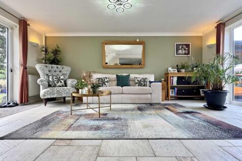 Family Room b.jpg